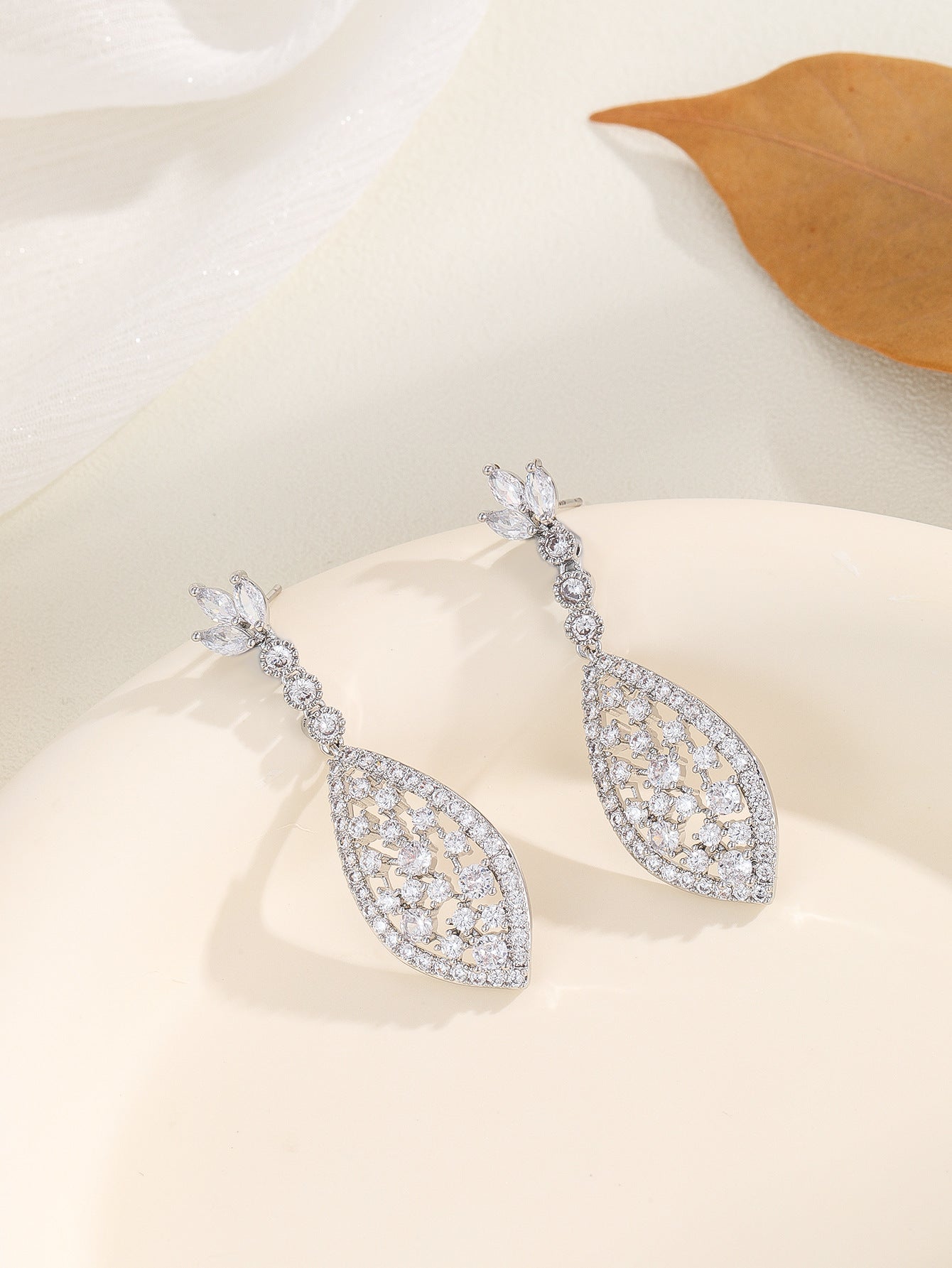 Hollowed Fashion Popular Zircon Earrings