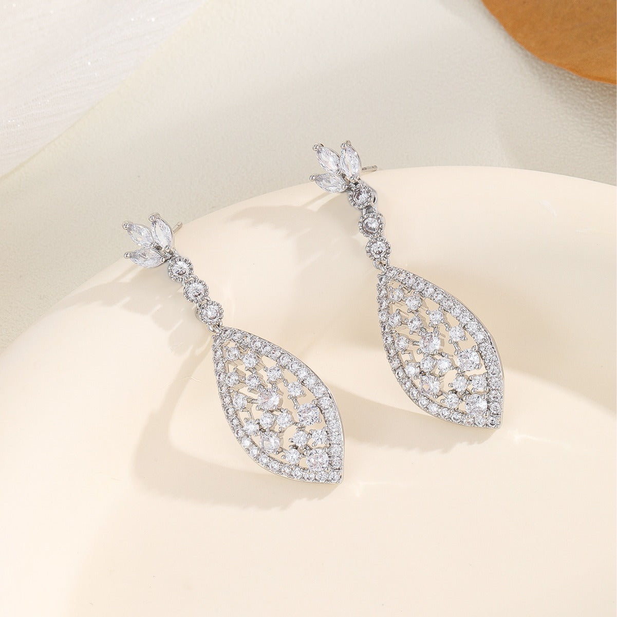 Hollowed Fashion Popular Zircon Earrings