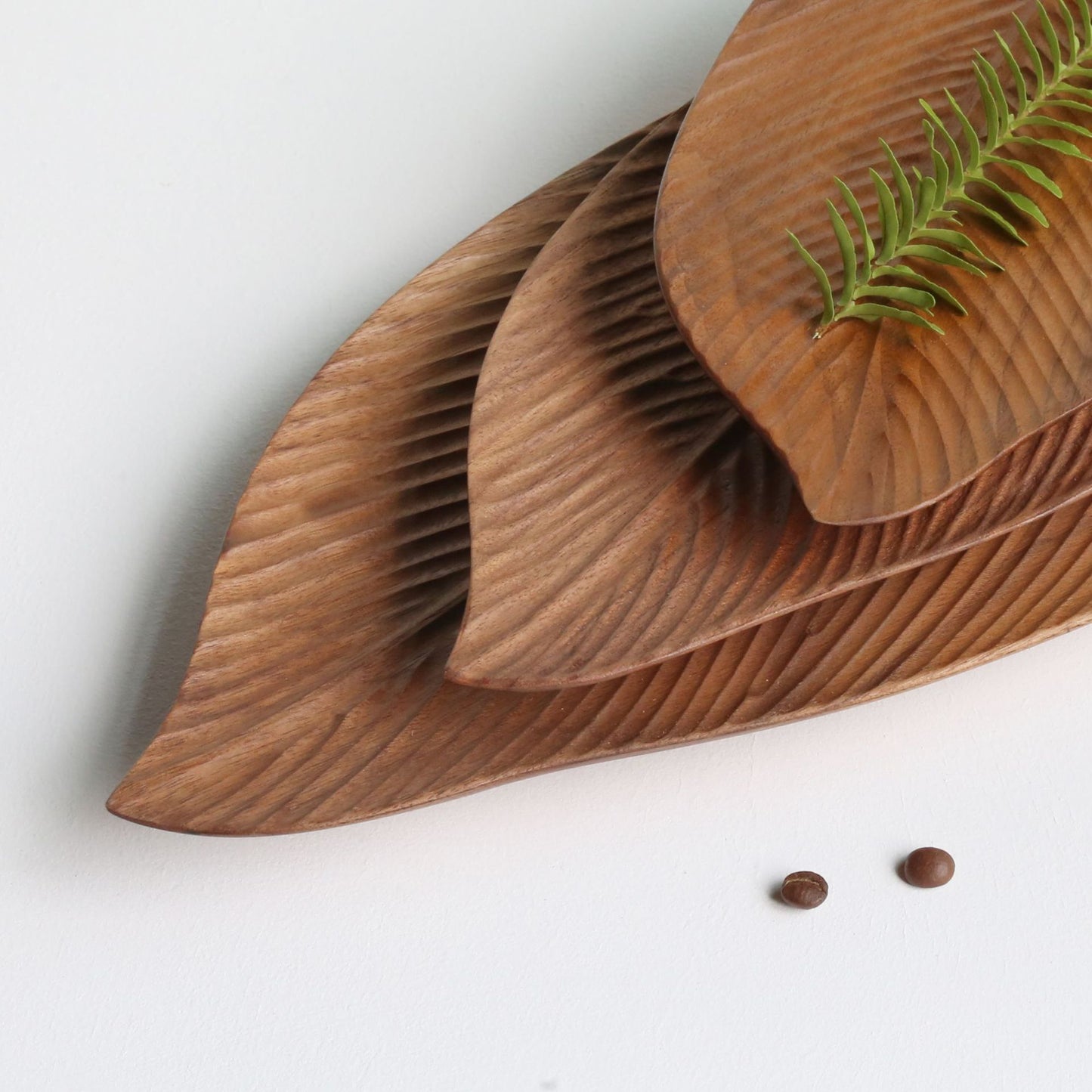 Leaf-shaped wooden tea tray