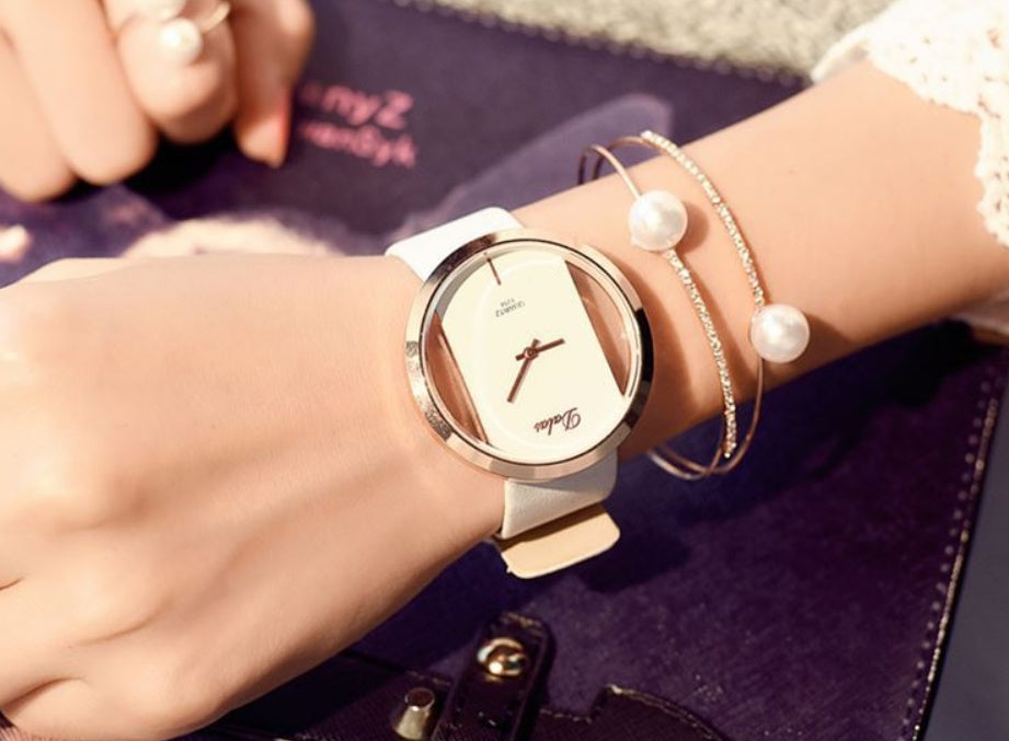 Ladies hollow watch