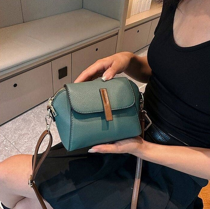 Women's Crossbody Bag New Small Bag Mobile Phone Bag Versatile Shoulder Bag Shell Bag Trendy Hot Mobile Phone Bag Versatile Shoulder Bag Exquisite Genuine Leather Texture Small Bag