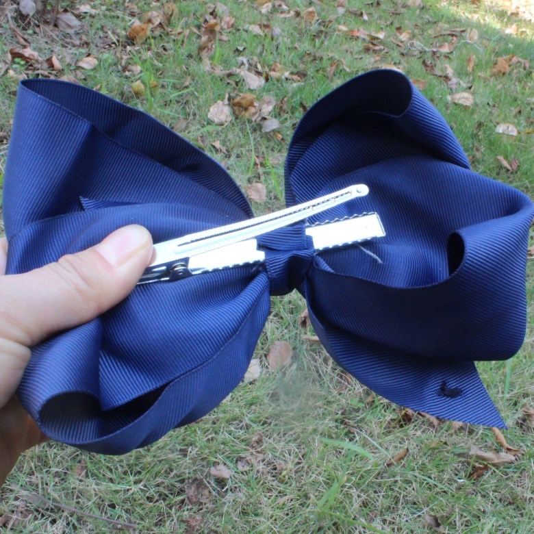 Oversized bow hair clip