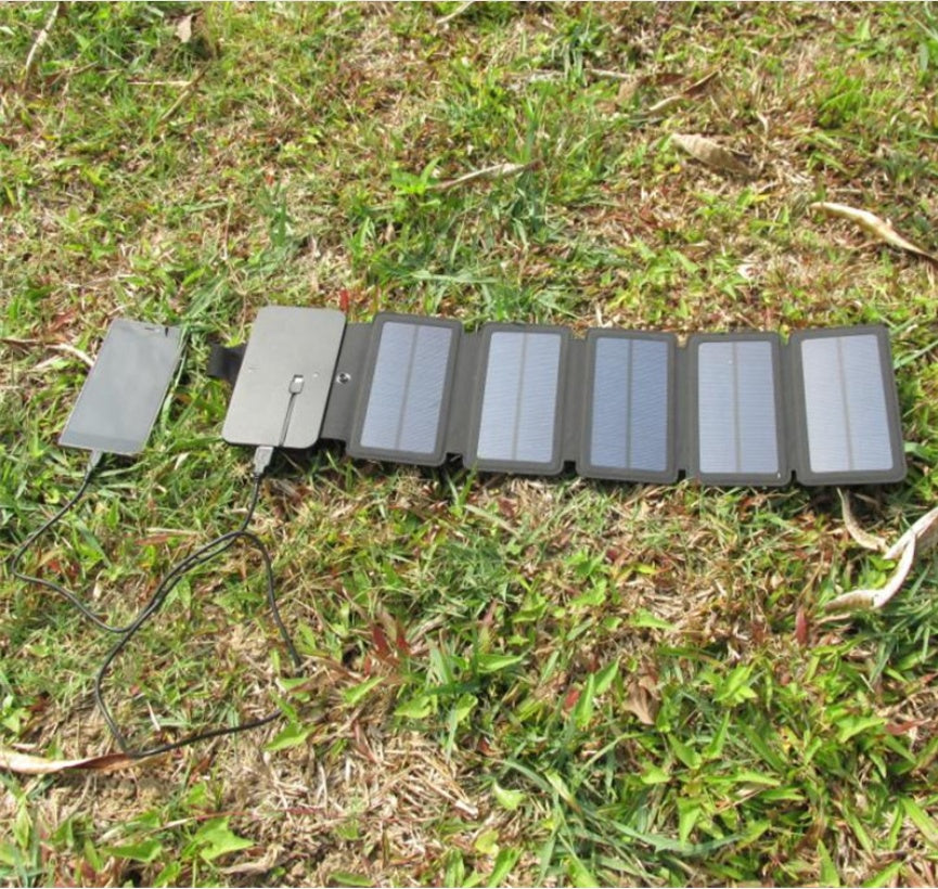 Outdoor 8W folding solar charger Direct charging collapsible solar package Off-road emergency mobile power supply