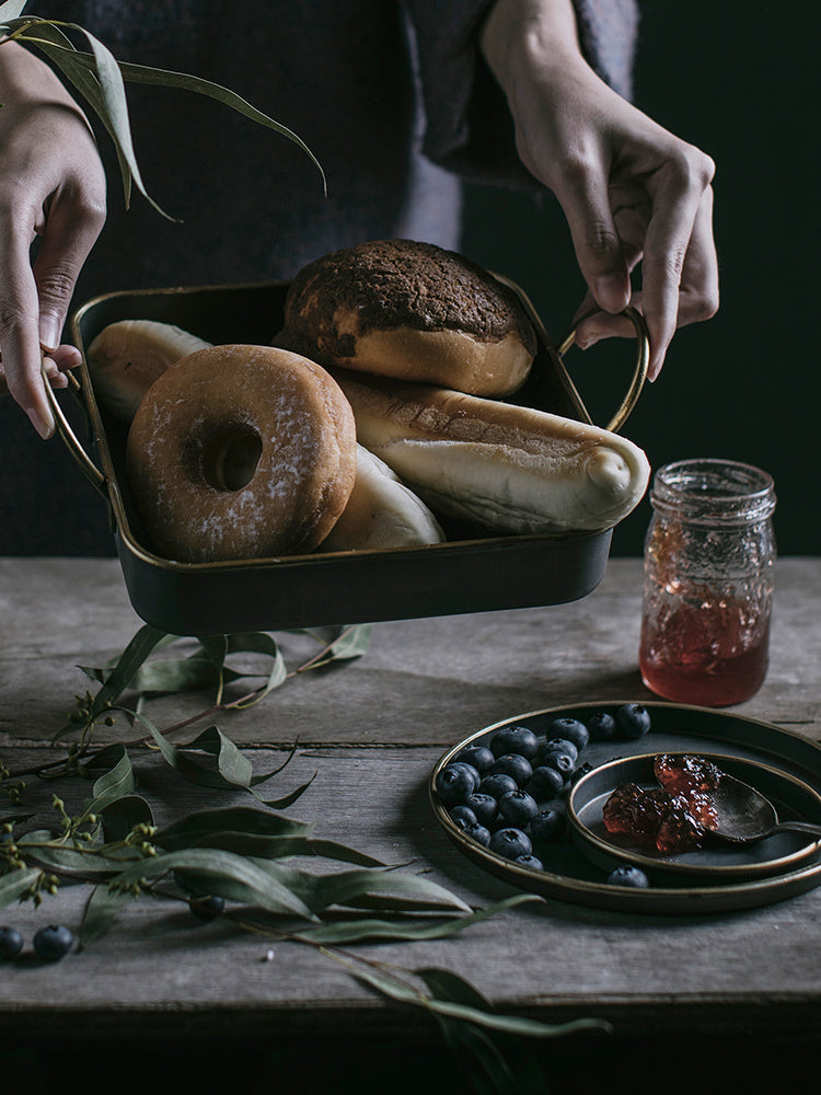 Simple disc bread tray with iron tray