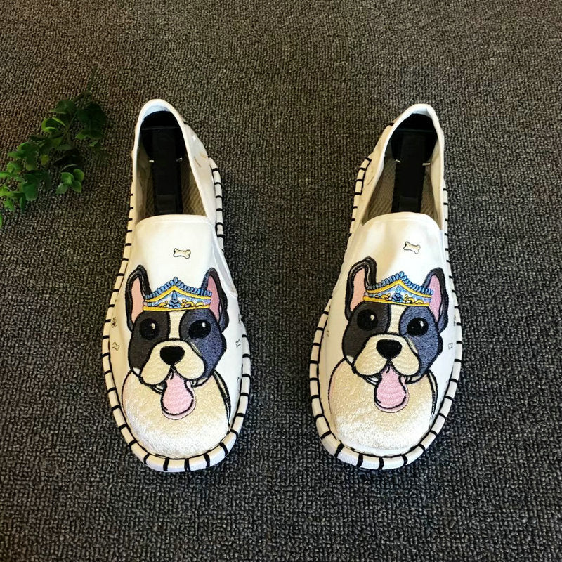 Dragon embroidered cloth shoes