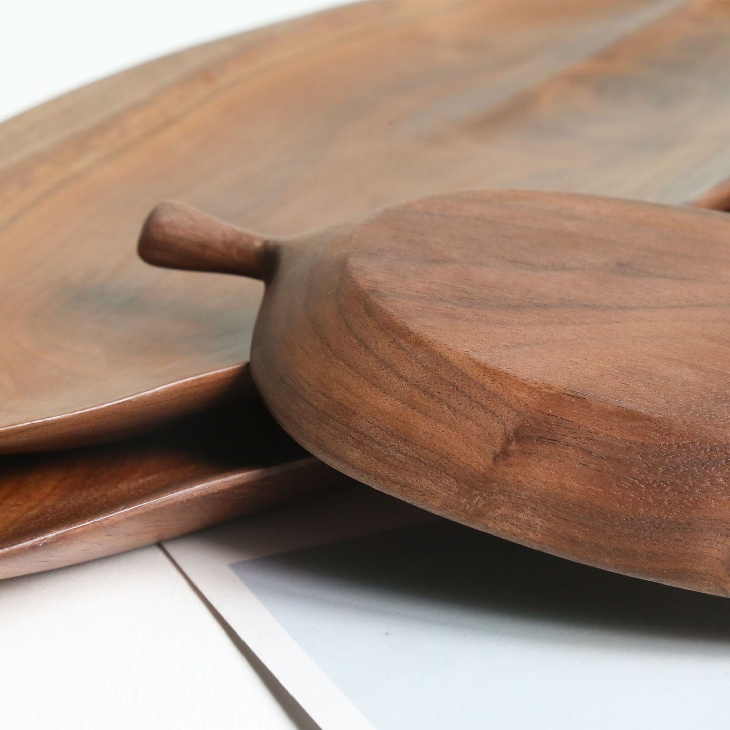 Leaf-shaped wooden tea tray