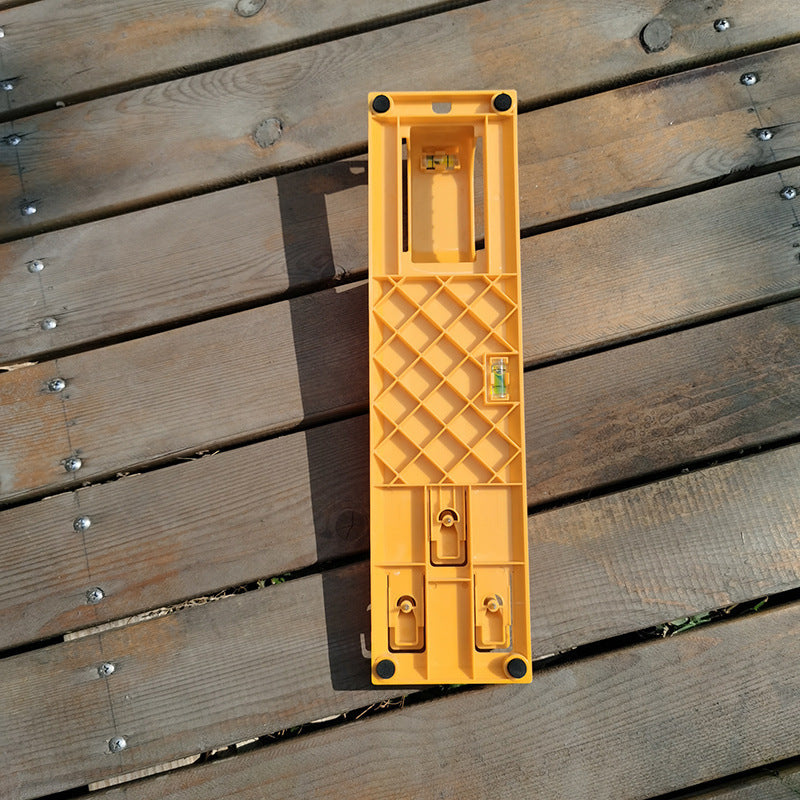 Multifunctional spirit level for frame hanging tool