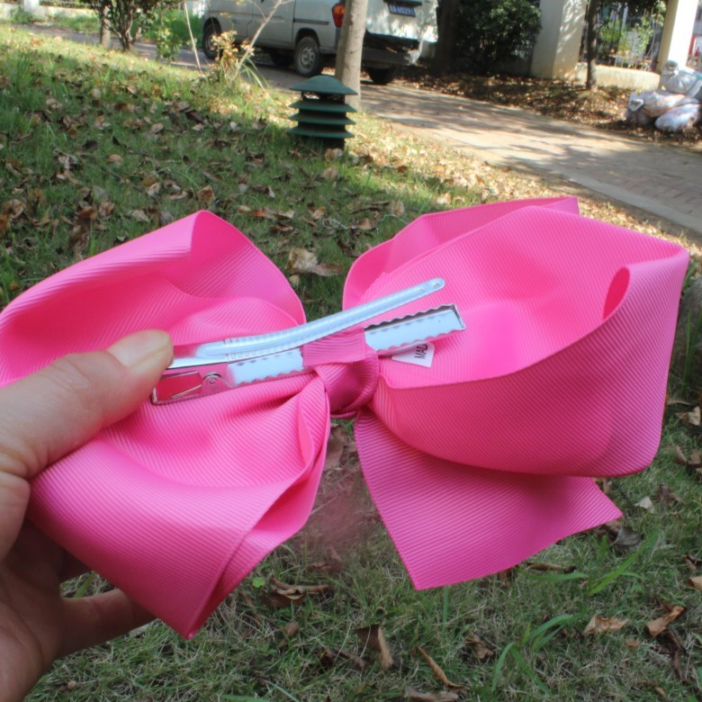 Oversized bow hair clip