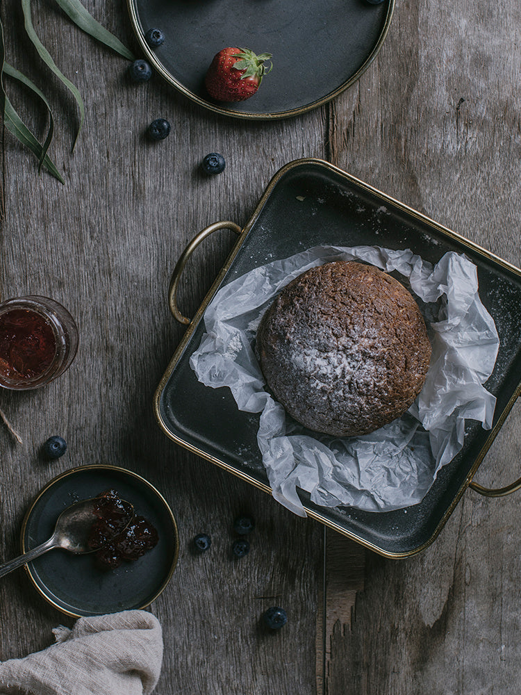 Simple disc bread tray with iron tray