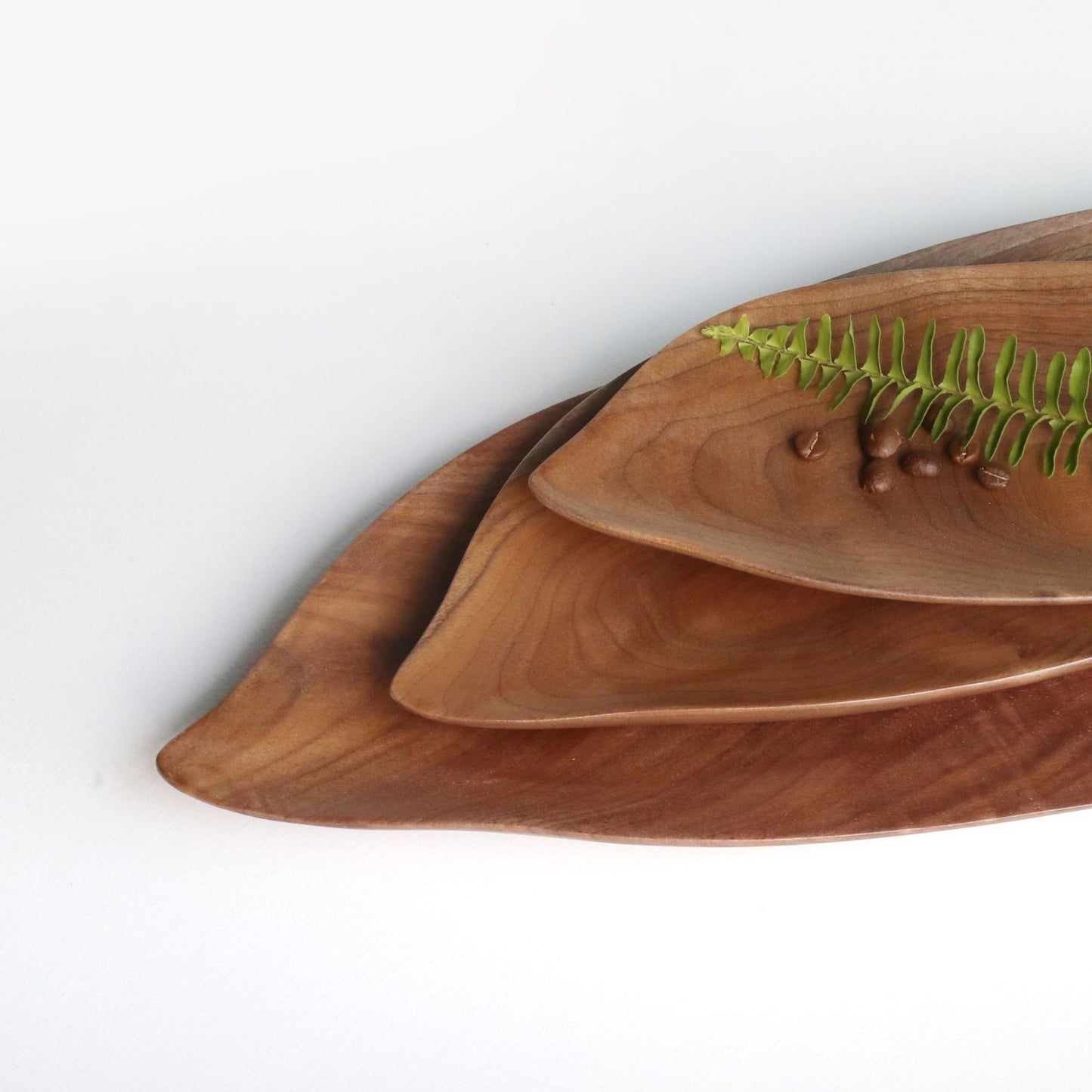 Leaf-shaped wooden tea tray