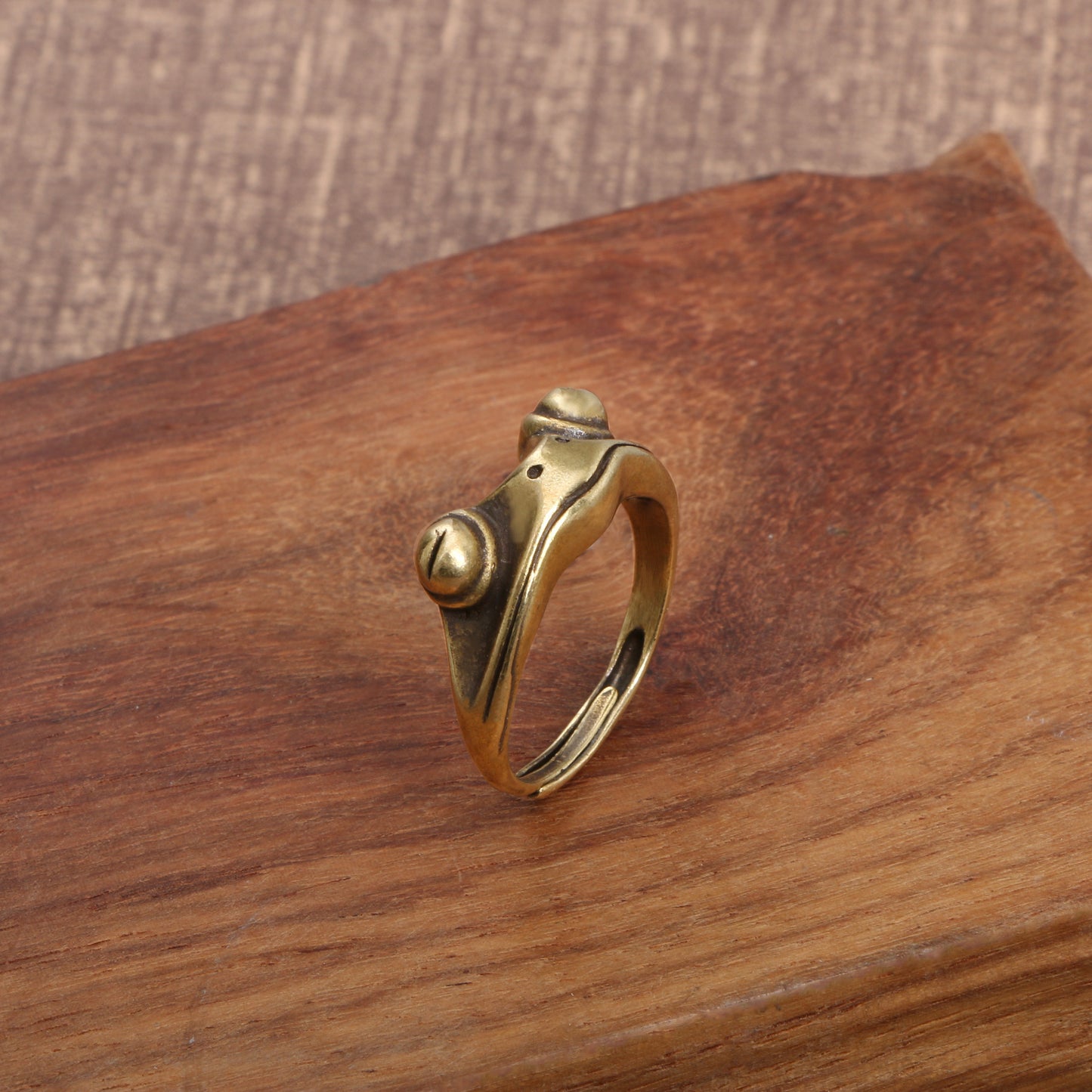 Bronze Engraving Golden Toad Creative Ring