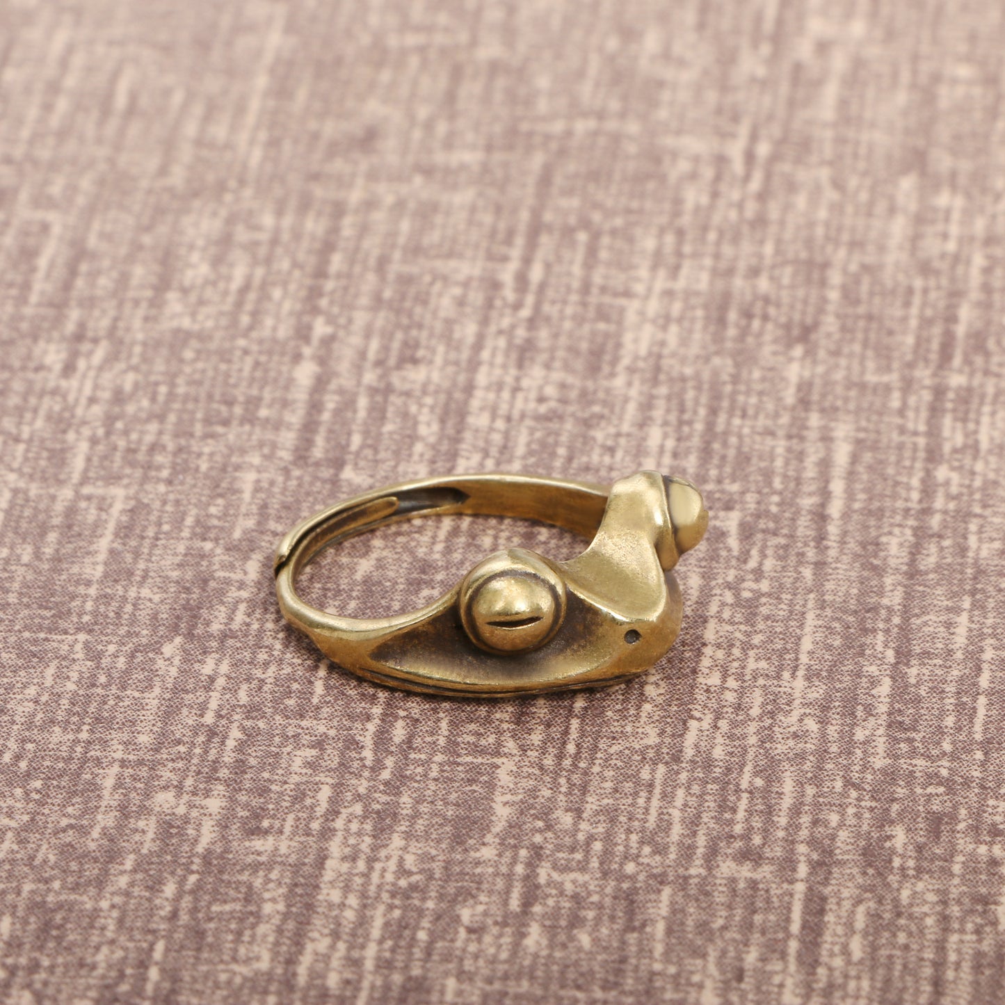 Bronze Engraving Golden Toad Creative Ring