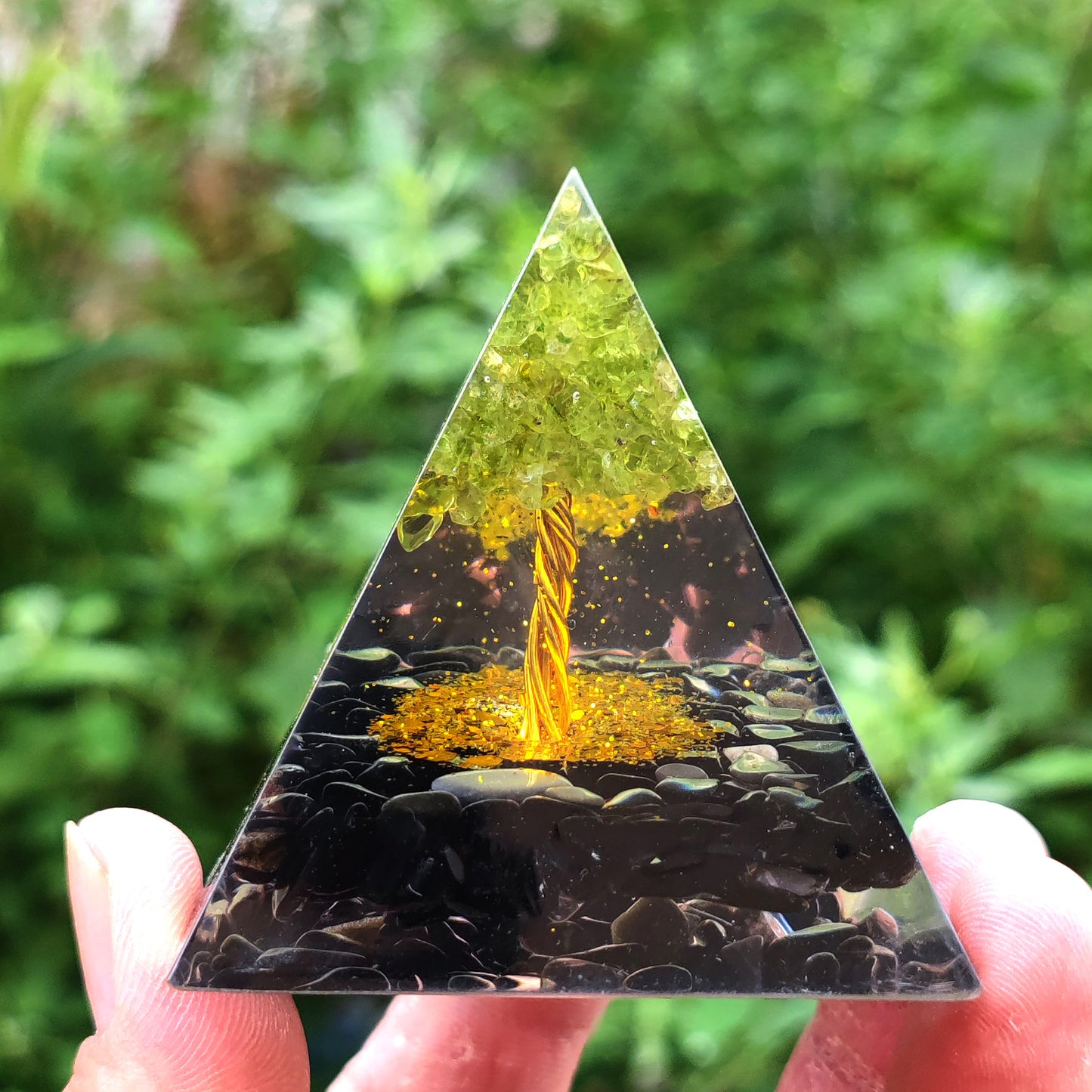 Crystal Ball Chakra Pyramid Gravel Epoxy Resin Pyramid Ornament