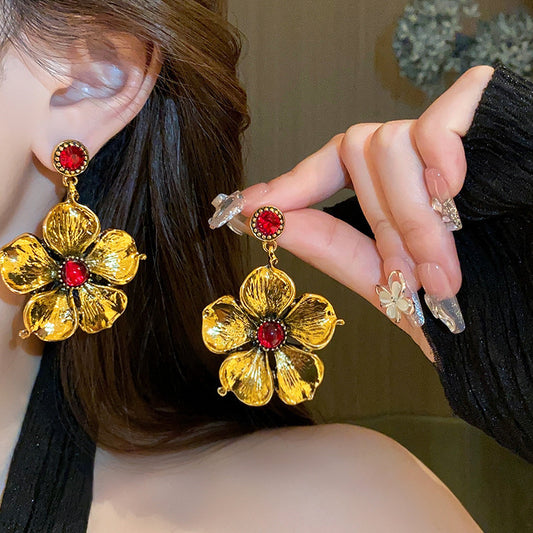 Fashionable Golden Vintage Flower Earrings