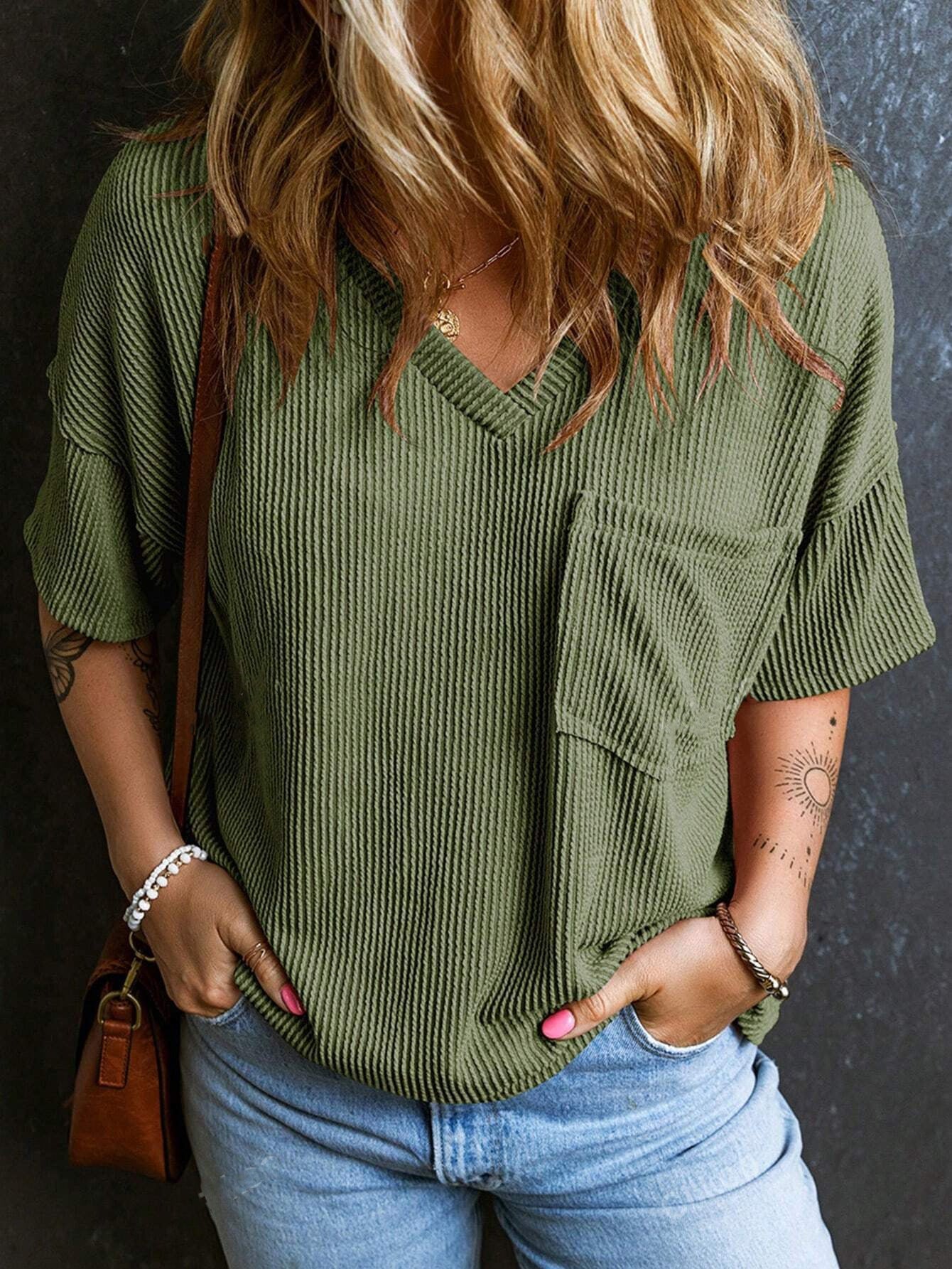 Two-tone Pocket Short Sleeve V-neck Top